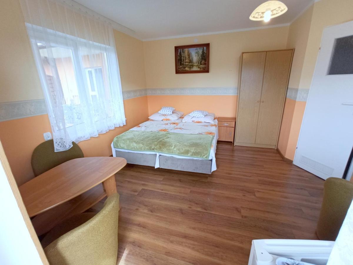 Noclegi U Krystyny Rewal Exterior foto