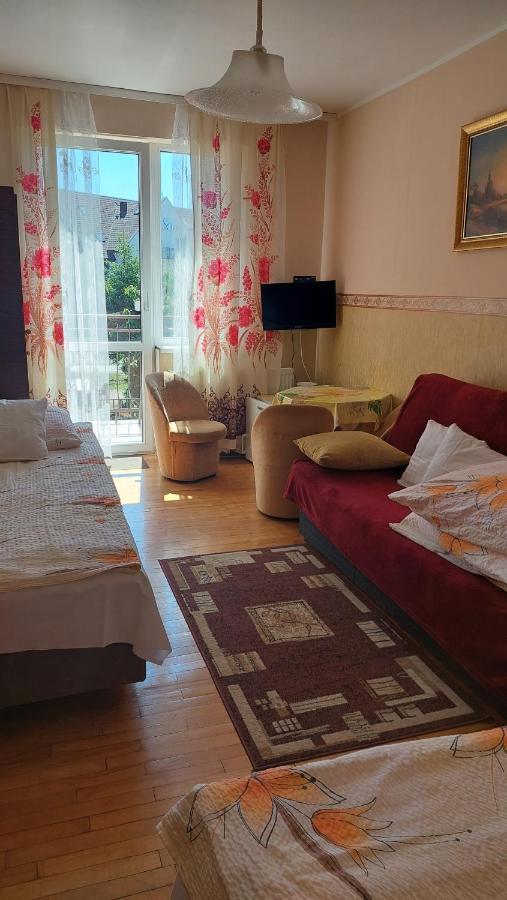 Noclegi U Krystyny Rewal Exterior foto